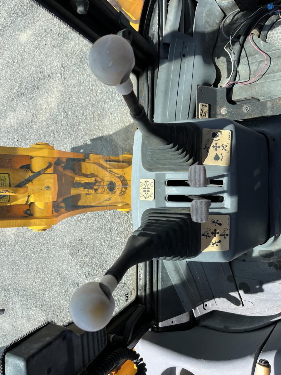 ./imagenes/INVOICE/2019/15507/JCB 214 SERIES 3 (17).JPG